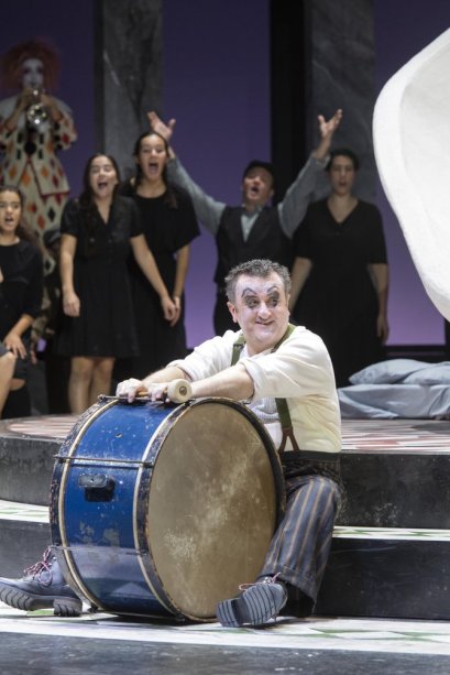 pagliacci-1023.jpg__670x2000_q85_subsampling-2