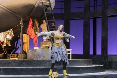 pagliacci-2102.jpg__670x2000_q85_subsampling-2