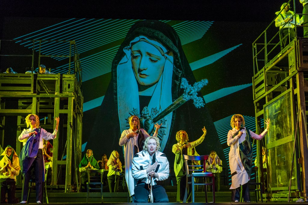 Dieses Bild hat ein leeres alt-Attribut; sein Dateiname ist faust-1346.jpg.