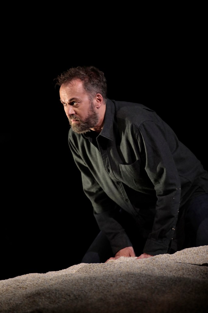 Dieses Bild hat ein leeres alt-Attribut; sein Dateiname ist robin-adams.jpg.